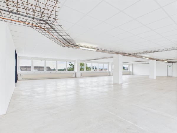 350m2 - Moderne und helle Gewerbefläche im 2. OG mit toller Aussicht 3