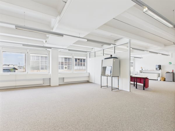 350m2 helle Gewerbefläche mit integrierten Büros 7