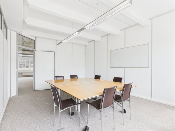 350m2 helle Gewerbefläche mit integrierten Büros 9