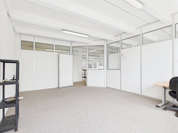 350m2 helle Gewerbefläche mit integrierten Büros 15