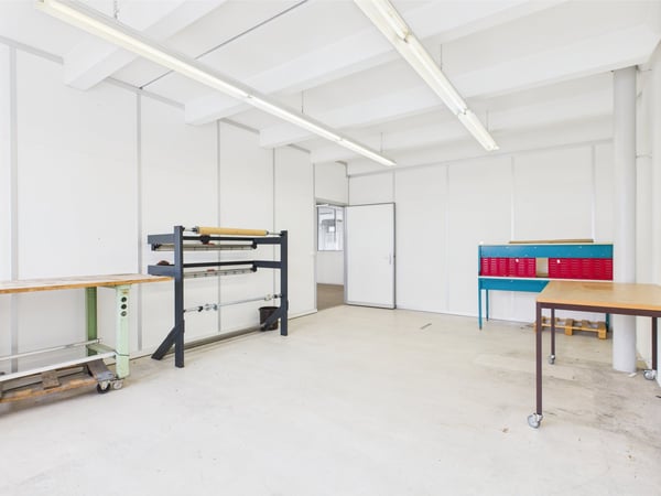 350m2 helle Gewerbefläche mit integrierten Büros 18