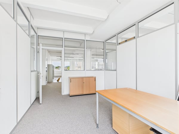 350m2 helle Gewerbefläche mit integrierten Büros 13
