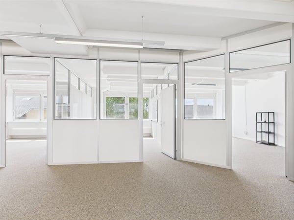 350m2 helle Gewerbefläche mit integrierten Büros 11