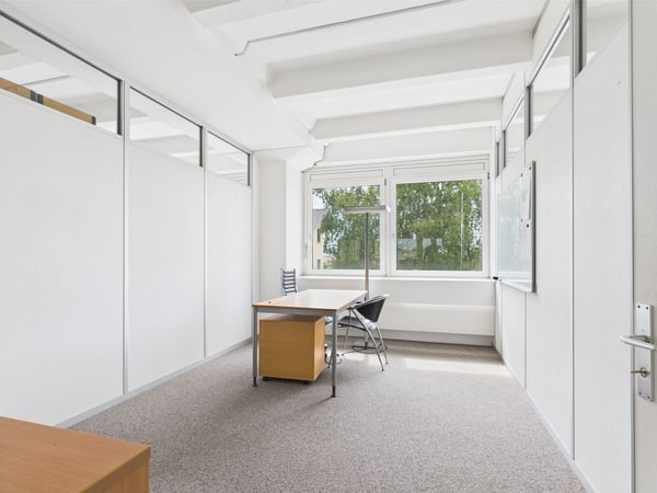 350m2 helle Gewerbefläche mit integrierten Büros 12
