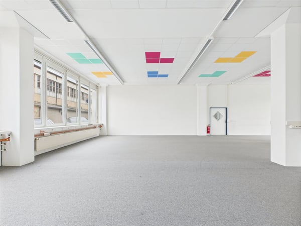 Luftige und helle Bürofläche im Erdgeschoss in Murten 6