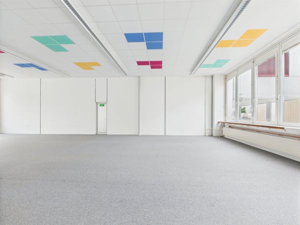 Luftige und helle Bürofläche im Erdgeschoss in Murten 4