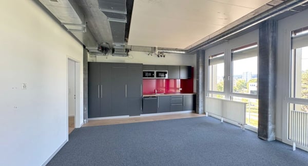 Moderne und helle Gewerbefläche im Triamal 9