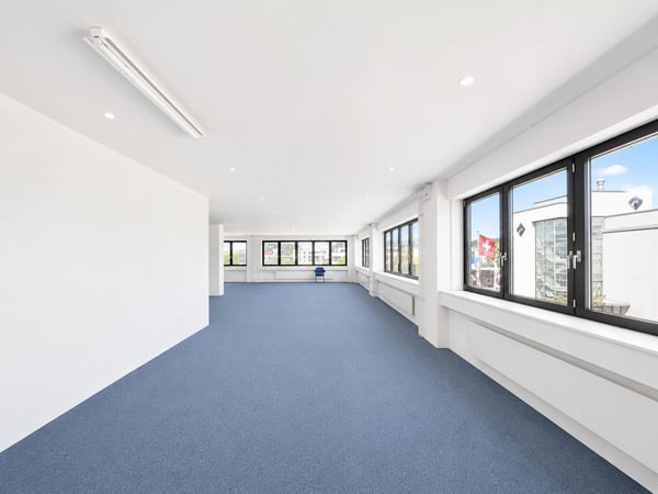 Ganzer Gebäudeteil und ca. 1'500 m² Aussenfläche verfügbar! 5