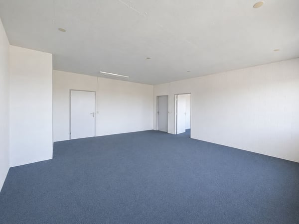 Ganzer Gebäudeteil und ca. 1'500 m² Aussenfläche verfügbar! 9
