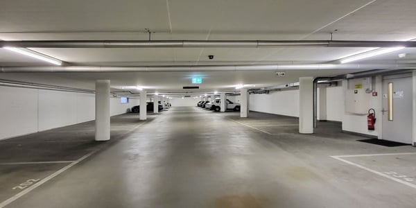 Private Einstellhalle für 37 (+) Fahrzeuge! 2