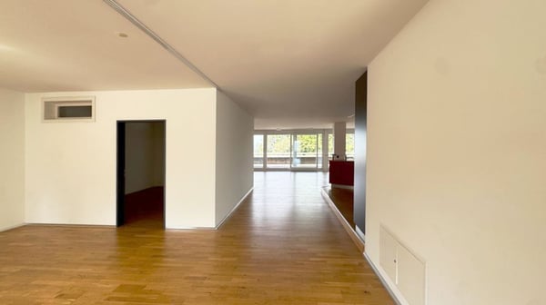 Exklusive & lichtdurchflutete Gewerbe-/Bürofläche (173 m²) mit 2 Terrassen in Schindellegi 3