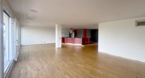 Exklusive & lichtdurchflutete Gewerbe-/Bürofläche (173 m²) mit 2 Terrassen in Schindellegi 2