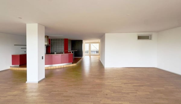 Exklusive & lichtdurchflutete Gewerbe-/Bürofläche (173 m²) mit 2 Terrassen in Schindellegi 6