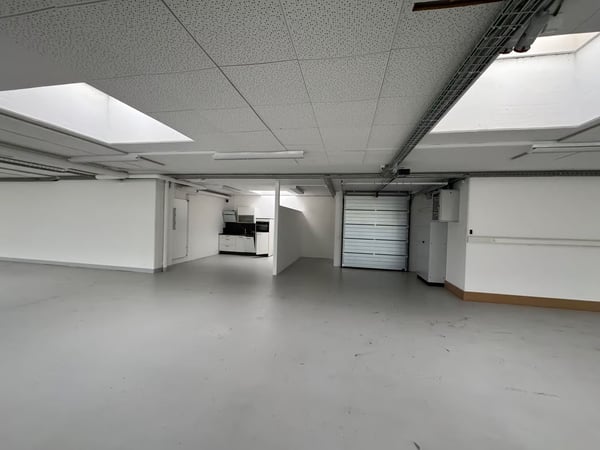580m² Moderne Gewerbefläche mit Laderampe 12