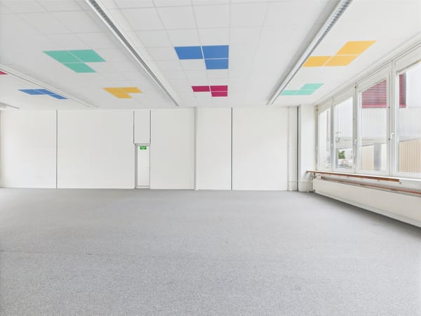 Luftige und helle Bürofläche im Erdgeschoss in Murten 6
