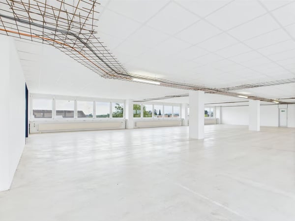 350m2 - Moderne und helle Gewerbefläche im 2. OG mit toller Aussicht 3