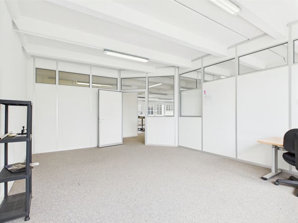 350m2 helle Gewerbefläche mit integrierten Büros 15