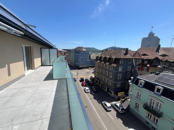 Erstbezug nach Totalsanierung – moderne 2.5-Zimmer-Attikawohnung mit 2 grossen Terrassen in Olten 10