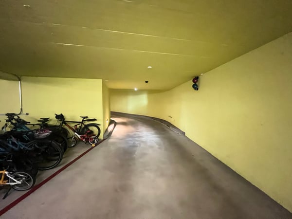 Sicherer & komfortabler Tiefgaragenparkplatz 5