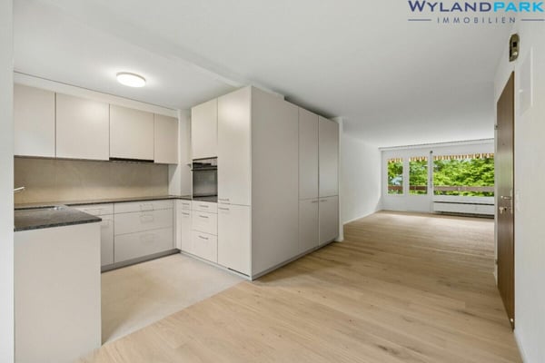 Per 1. Oktober 2026 - sanierte 4.0-Zimmerwohnung mit grossem Balkon an zentraler Lage (2.OG) 2