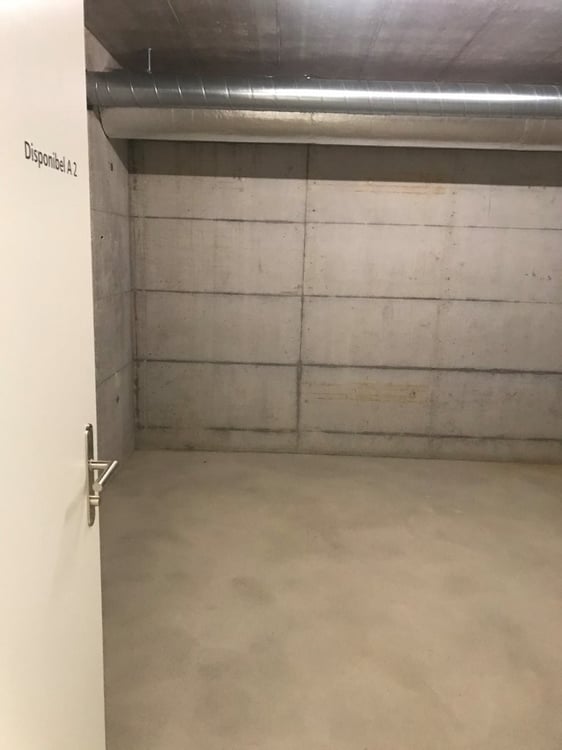 Grosszügiger Disporaum zu vermieten! 2
