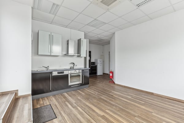 Grosszügige Bürofläche 7