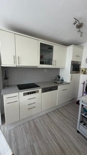 Befristete 2-Zimmer-Wohnung mit Kamin und Balkon in Zürich-Affoltern 3