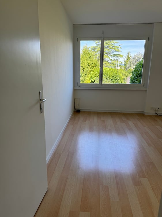 Helle und gepflegte 5-Zimmer-Wohnung an ruhiger Lage in Meilen 13