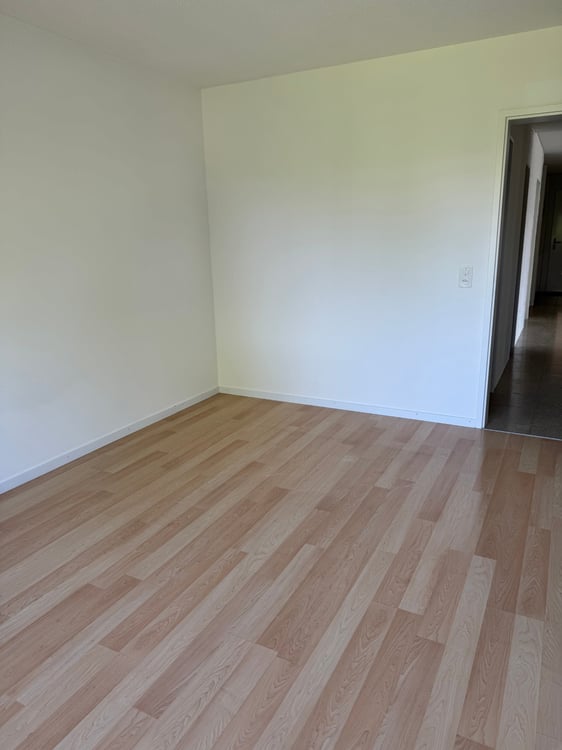 Helle und gepflegte 5-Zimmer-Wohnung an ruhiger Lage in Meilen 12