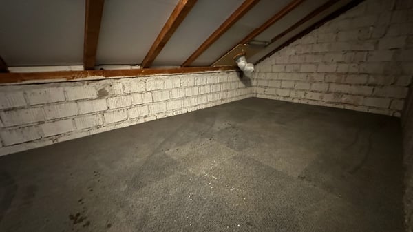 Erstvermietun nach Sanierung: 1-Zimmer-Dachwohnung 7