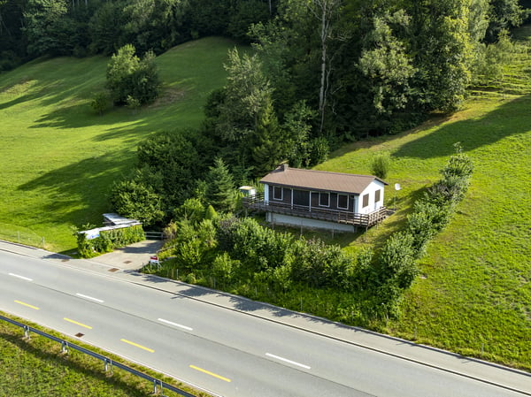 Freistehendes Einfamilienhaus mit Herz und Charme in naturnaher Lage 1
