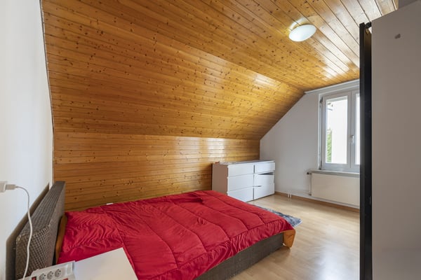 Kompaktes Mehrfamilienhaus mit 3 Wohnungen 5