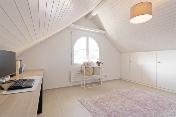 Grosse, helle 4.5-Zimmer Dachwohnung mit Galerie 8