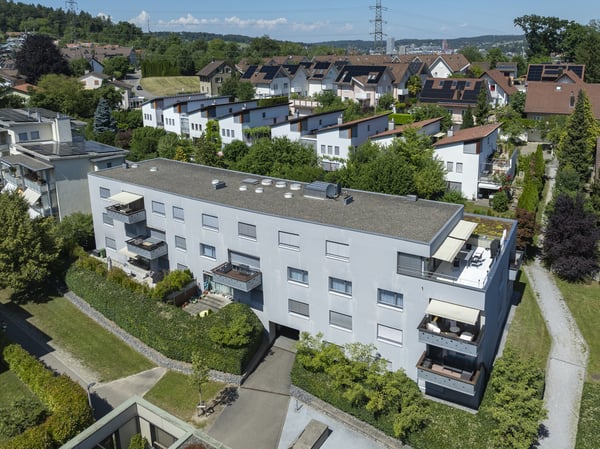 Moderne 5.5 Zimmer-Eigentumswohnung 1