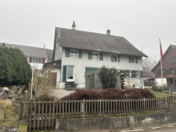 Charmante 2.5-Zimmer-Doppelhaushälfte 1