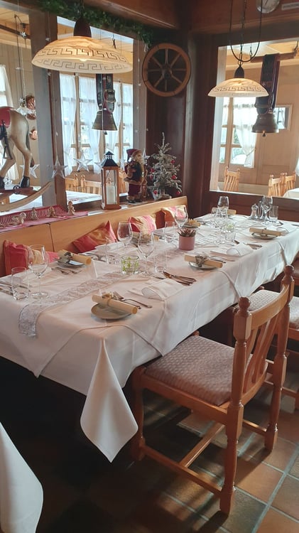 Traditionelles Restaurant mit charmantem Flair im Zentrum der Lenk 3