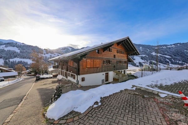 Geräumiges Jugendhaus in erhöhter Lage mit vielseitigen Nutzungsmöglichkeiten 9