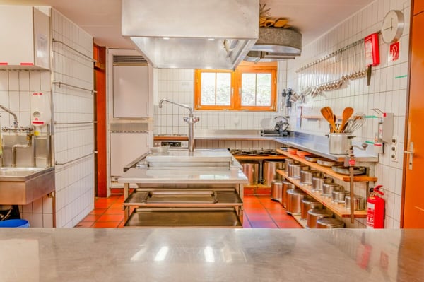 Geräumiges Jugendhaus in erhöhter Lage mit vielseitigen Nutzungsmöglichkeiten 6