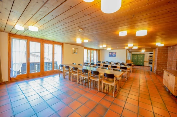 Geräumiges Jugendhaus in erhöhter Lage mit vielseitigen Nutzungsmöglichkeiten 8