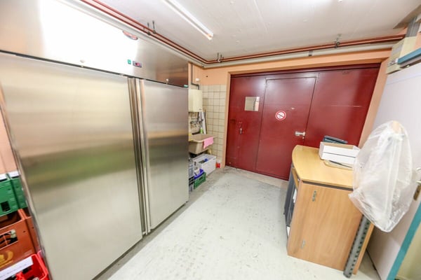 Ladenlokal mit Lagerraum und Autoabstellplätze 7