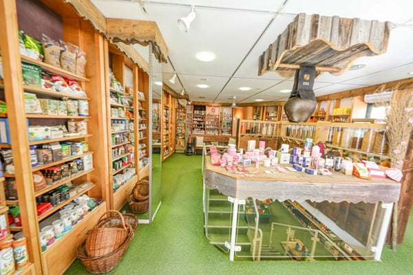 Ladenlokal mit Lagerraum und Autoabstellplätze 2