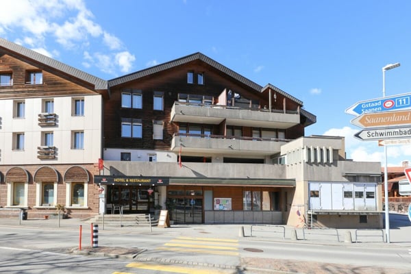Zentral gelegene 2.5 Zimmerwohnung mit Balkon und Einstellhallenplatz