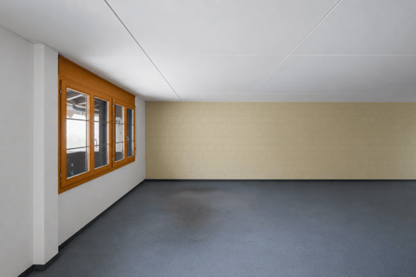 Grosszügige Räumlichkeit mit Potenzial zur 3.5 - 4.5-Zimmerwohnung an zentraler Lage 3