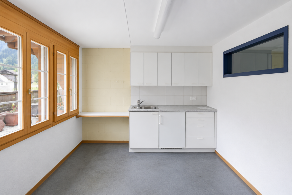 Grosszügige Räumlichkeit mit Potenzial zur 3.5 - 4.5-Zimmerwohnung an zentraler Lage