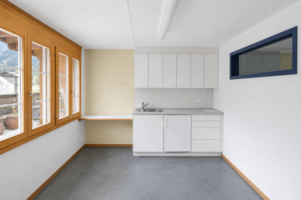 Grosszügige Räumlichkeit mit Potenzial zur 3.5 - 4.5-Zimmerwohnung an zentraler Lage 7