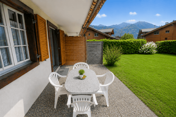 Charmante 2.5 -Zimmerwohnung mit Terrasse und Garten 9