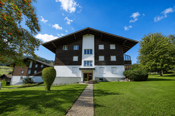 Helle 3.5- Zimmerwohnung im Dachgeschoss mit Südbalkon, Zusatzzimmer und Einstellhallenplatz Mittlere Aegertenstrasse 1