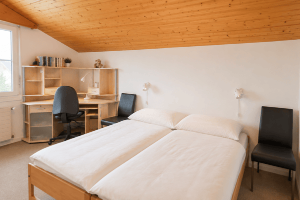 Helle 3.5- Zimmerwohnung im Dachgeschoss mit Südbalkon, Zusatzzimmer und Einstellhallenplatz Mittlere Aegertenstrasse 9