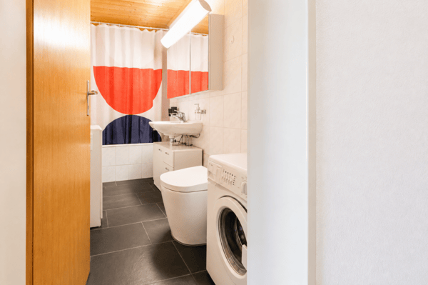 Helle 3.5- Zimmerwohnung im Dachgeschoss mit Südbalkon, Zusatzzimmer und Einstellhallenplatz Mittlere Aegertenstrasse 11