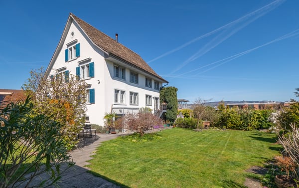 Charmantes Landhaus mit Gartenidylle 3
